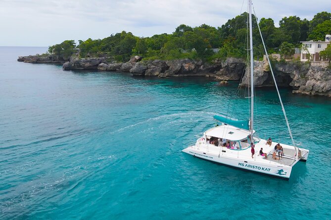 3.5hr Private Catamaran Cruise with Snorkeling, DJ, Bar, Food - Key things that make this cruise worth your attention