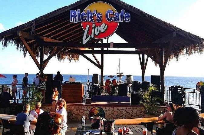 3 to 5 Hour Private Herbal Tour Shopping and Dinner at Ricks Cafe - Who’s driving, and why the guide makes a difference