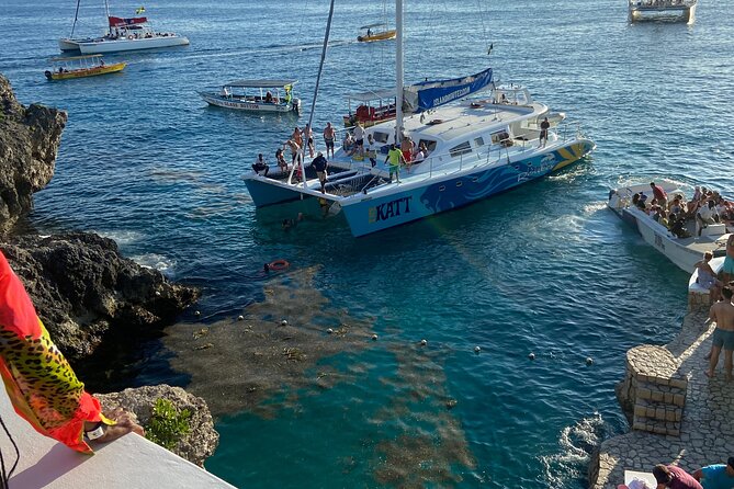 4 Hours Party Boat Catamaran Cruise in Negril - The Party Boat Catamaran: What the Vibe Really Means