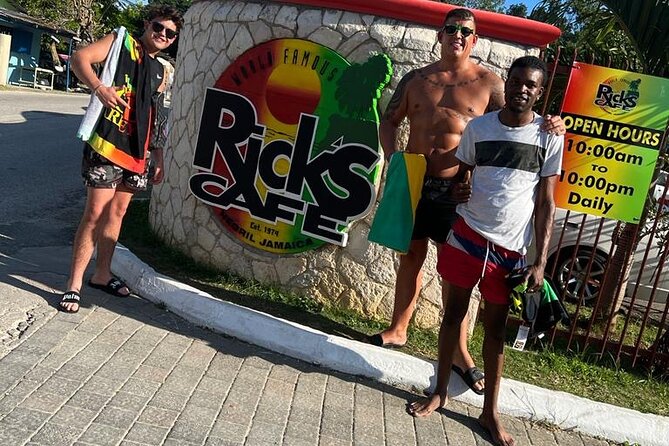 7 Miles Beach in Negril: Snorkeling, Boat Ride and Rick’s Cafe - Getting picked up and rolling through Negril