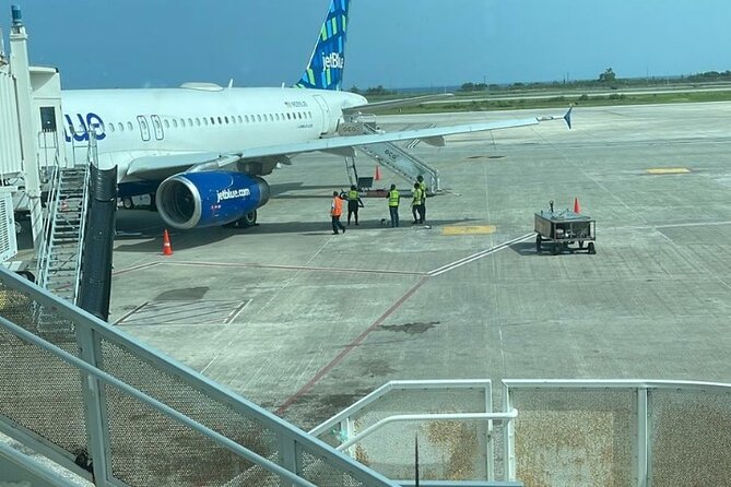 A "Private" Airport Transfer to Grand Palladium Resort - Getting Out of the Airport Mess: The Real Value of Door-to-Door