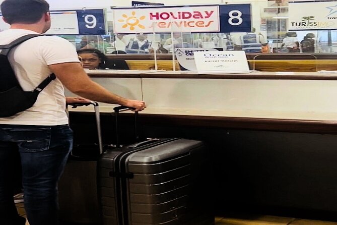 AirBnB/Hotel MBJ Airport Shuttle to all areas -one way/round trip - Driver Service and Comfort: What the Best Rides Feel Like