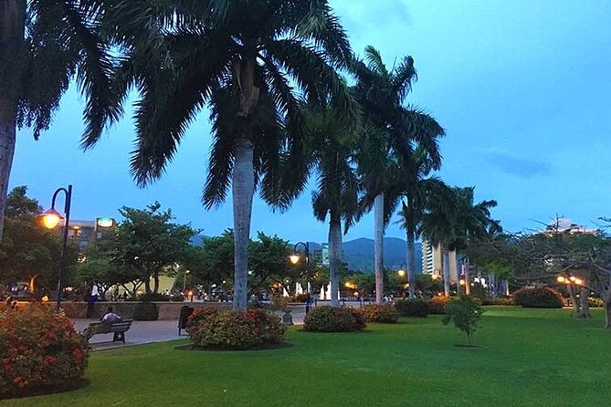 Airport Group Transfers-Kingston - Kingston to Your Hotel, Plus Smart Stops on Longer Routes