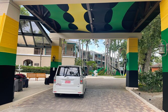 Airport Transfer To Negril - Meeting your driver the simple way (name sign included)