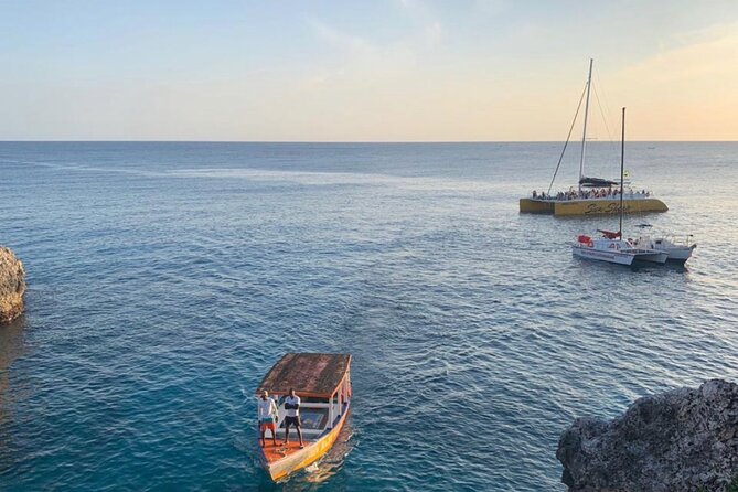 Bamboo Rafting, Catamaran Party Cruise and Ricks Cafe - What to pack so the day feels easy