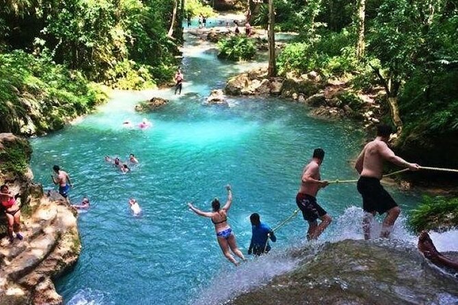 Blue Hole and Dunn’s River Falls Tour with Lunch and Cocktails at Reggae Hill - Getting There at 9:00 am: Pickup, Time Buffers, and Group Size