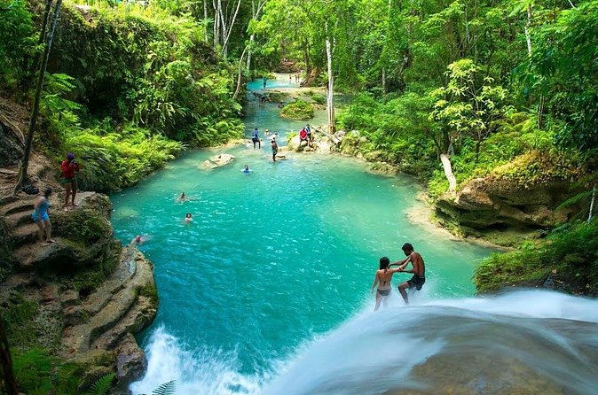 Blue Hole and Horseback Riding and Shopping - Horseback riding in the countryside: the ride is the viewpoint