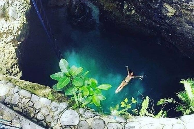 Blue Hole Mineral Spring and Ricks Cafe Private Tour - Food and Drinks: Know What Is Included vs. On Your Own