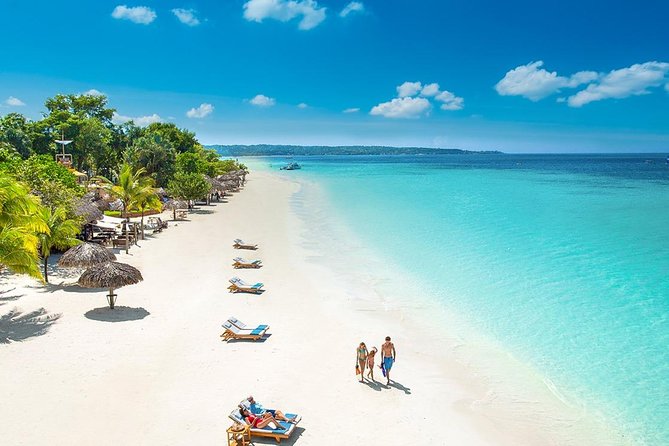 Blue Hole Mineral Spring, Ricks Cafe, 7 Mile Beach and Shopping Private Tour - Seven Mile Beach for Real Relaxation Time