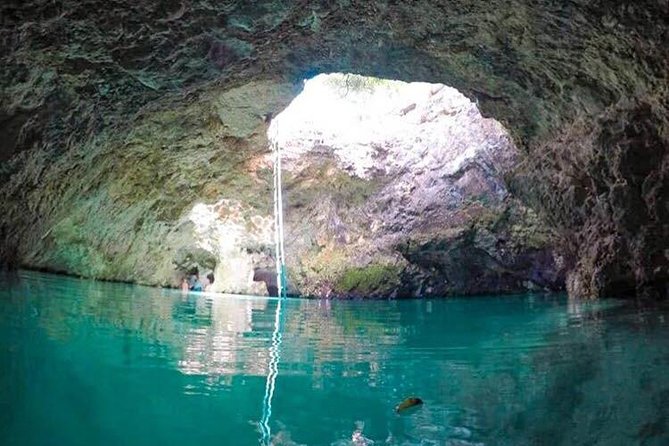 Blue Hole Mineral Spring, Ricks Cafe, 7 Mile Beach and Shopping Private Tour - Blue Hole Mineral Spring: Limestone Caverns and Mineral Water