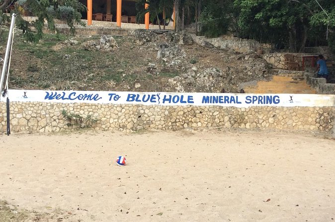 Blue Hole Mineral Springs, Rick's Café, and Shopping Combo Tour - What the 3 to 6 hour timing feels like on the ground