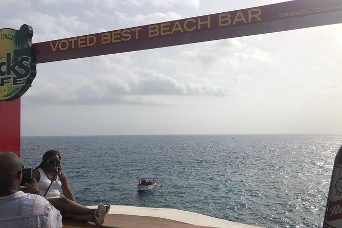 Blue Hole Mineral Springs, Rick's Café, and Shopping Combo Tour - Negril Treehouse Stop: souvenir shopping without the pressure