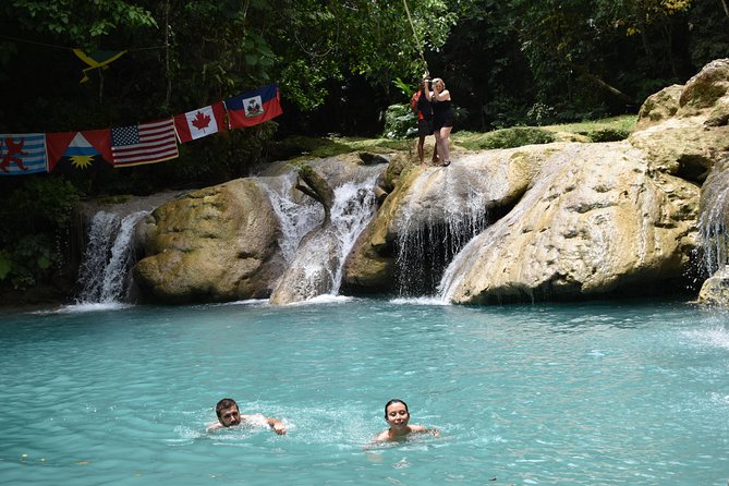 Blue Hole plus Secret Falls & Dunn's River Falls from Grand Palladium - Getting picked up early, then settling into the ride