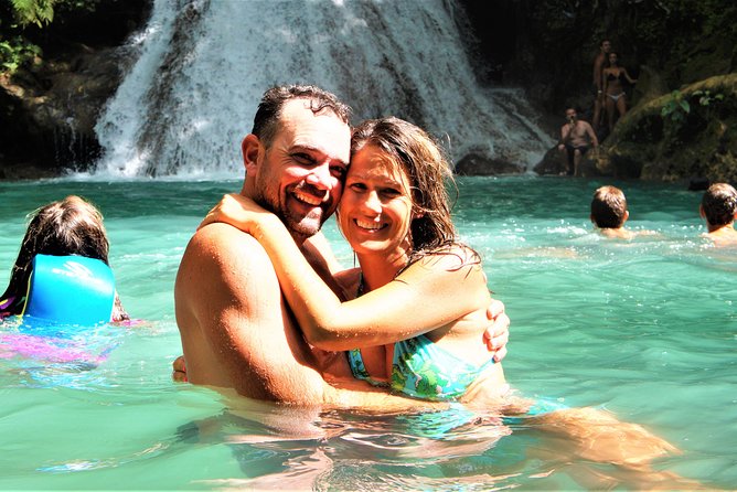 Blue Hole, Secret Falls, and Dunn's River Falls Combo Day-Trip - Lunch at the jerk stop: what you’re paying for, and how to make it work