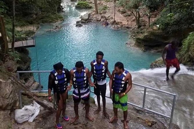 Blue Hole Secret Falls Private Tour - Taj Mahal Shopping Center in Ocho Rios: how to shop without wasting your time