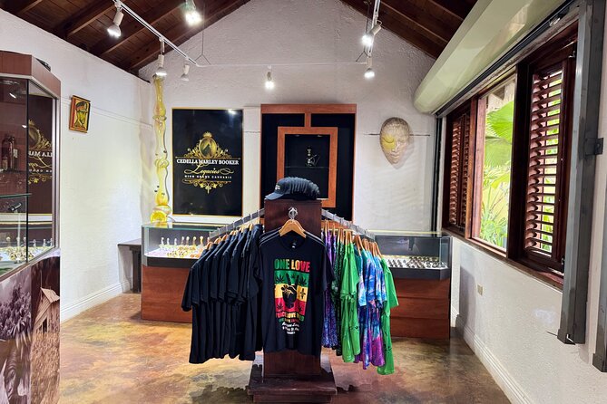 Bob Marley Nine Mile Tour - Walking the grounds at Nine Miles with a Rastafarian guide