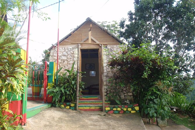 Bob Marley Nine Miles, sightseeing and local food and fruit stop - The Montego Bay to Nine Mile drive: comfort and scenery in one package