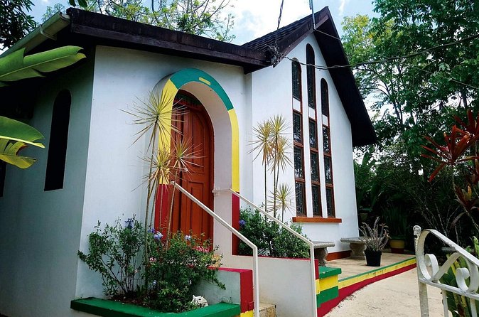 Bob Marley Nine Miles, sightseeing and local food and fruit stop - Local food and fruit stop: how to make it worth your time