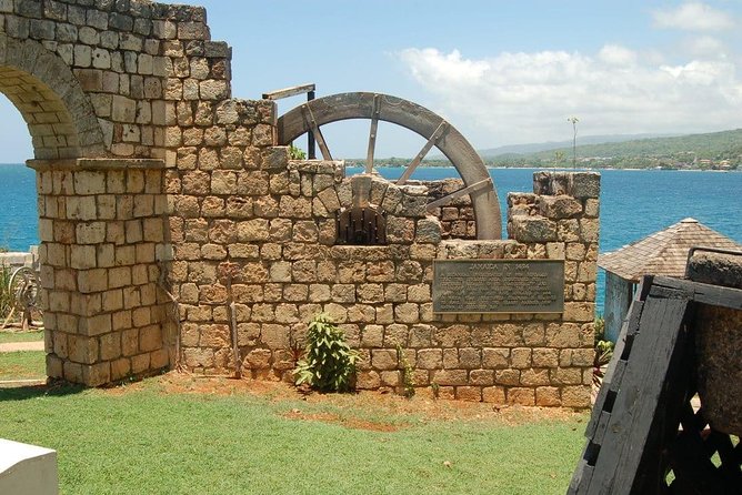 Bob Marley's Nine Mile Day-Trip with Admission & Guided Tour from Falmouth - Columbus Park in Discovery Bay: a 15-minute history reset