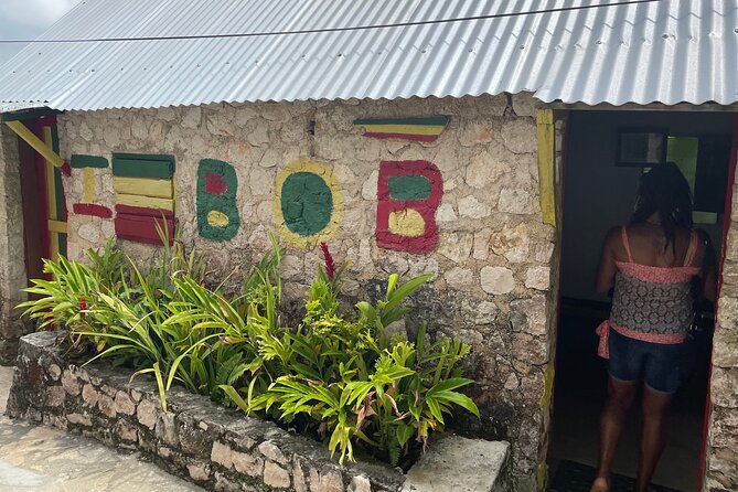 Bob Marley's Nine Mile Mausoleum Tour (Complimentary Rum Punch) - Bob Marley’s childhood home: what you’re really looking at