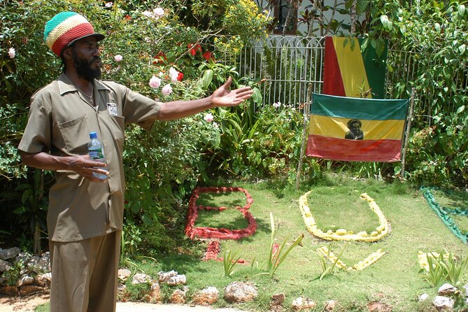 Bob Marley's Spirit of Reggae - The Nine Mile Experience - From Montego Bay to Nine Mile: the mountain ride in air-conditioned comfort