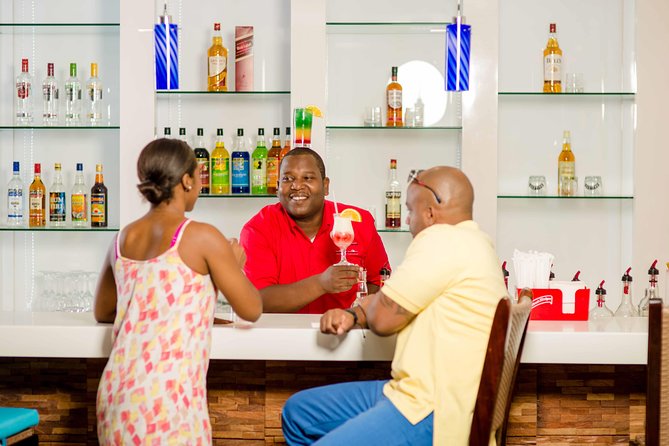 Club Mobay VIP Lounge Access and Round-Trip Airport Transfer - Montego Bay Airport Stress, Fixed With Club Mobay