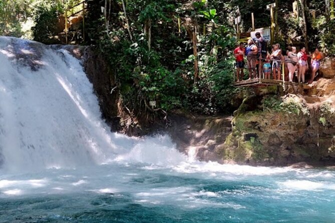 Cool Blue Hole from Ocho Rios - The guide experience: local context in real time