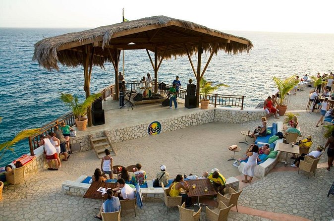Day-Trip to Rick's Cafe from Montego Bay - Group size and the difference between shared and private