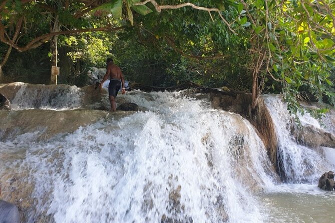 Dunn's River Fall's - Green Grotto Caves drive pass: history and scenery without extra tickets