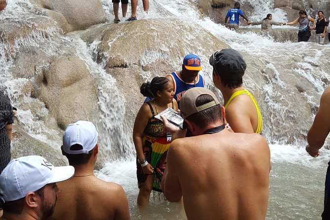Dunn's River Falls and Beach From Ocho Rios Jamaica - Souvenir stops and what to watch for
