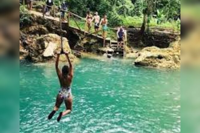 Dunn's River Falls and Blue Hole Secret Falls Combo Daytrip - Getting picked up in Lucea without stress