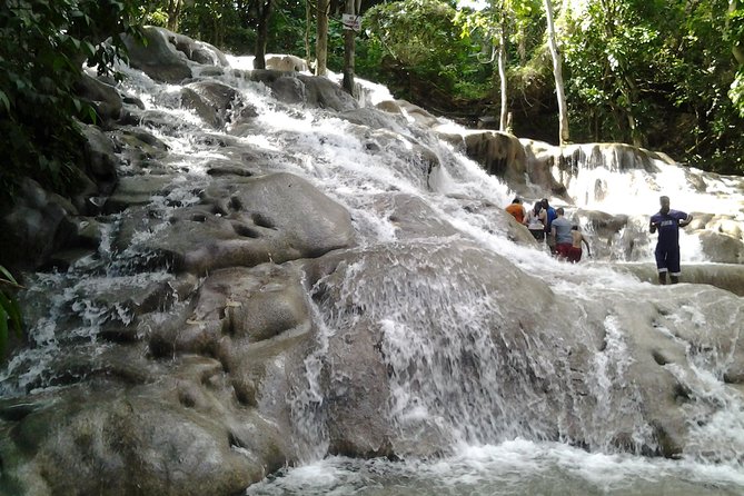 Dunn's River Falls excursion from Montego Bay - The optional lunch stop on the way back, and how to budget it