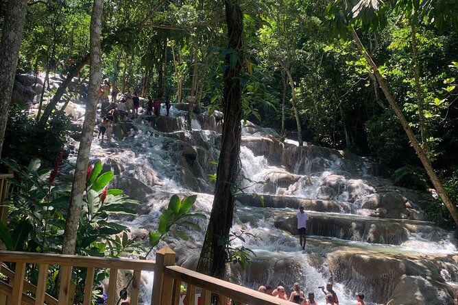 Dunn's River Falls, Zipline Adventure from Kingston - Craft Market and Local Shops: Spend Time Like a Visitor, Not a Tourist