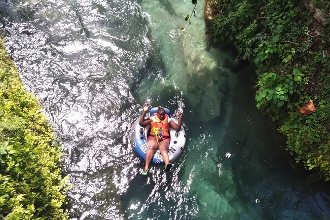 Dunn's River, River Tubing and Lunch Combo - Jerk lunch stop: what you are really paying for