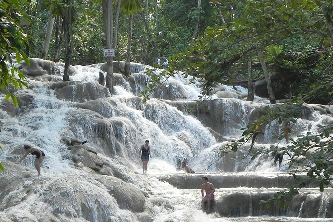 Dunns River Tour - The terraced climb: safety, footing, and a little adrenaline