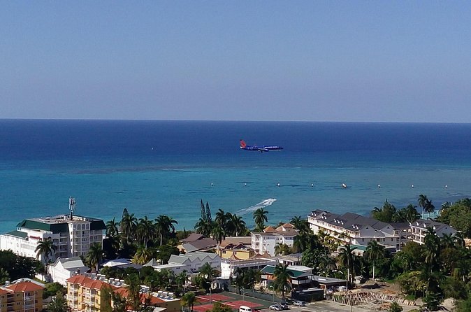 EXCLUSIVE AIRPORT / CRUISE PORT TRANSFER 1-4 Pax - Price and value: $70.50 per person for private transport