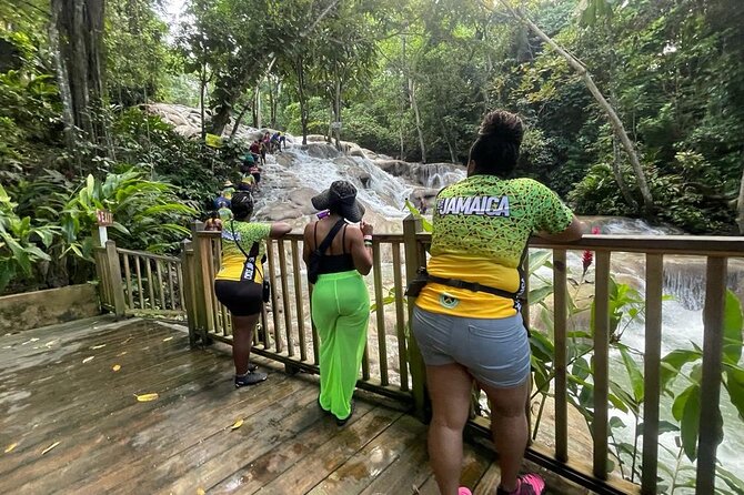 Exhilarating Dunn's River Falls Guided Tour from Ocho Rios hotels - Souvenir Shop and Ocho Rios Shopping Stop, How to Make It Work for You