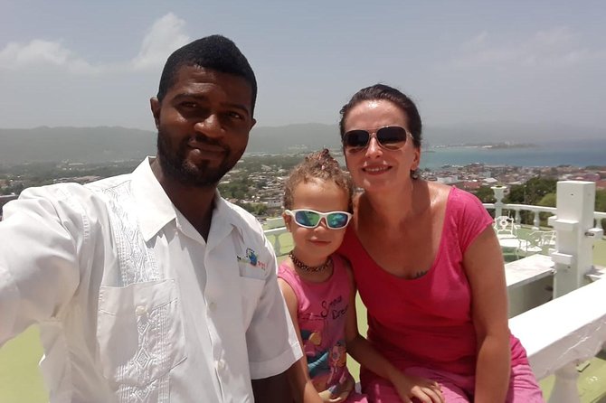 Explore Montego Bay Private Highlight Tour from Montego Bay - Getting picked up and staying comfortable in the minivan