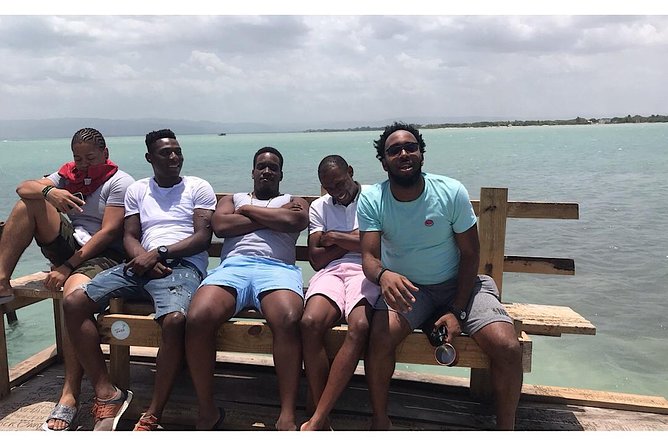 Floyd's Pelican Ocean Bar Private Tour with Transportation - Pickup from Montego Bay: what “private transport” really means