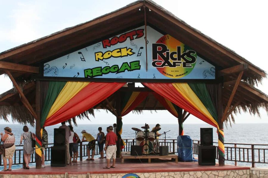 From Montego Bay: Negril Beach & Rick's Cafe Sunset Day Trip - Seven Mile Beach: how to enjoy the turquoise water without the stress