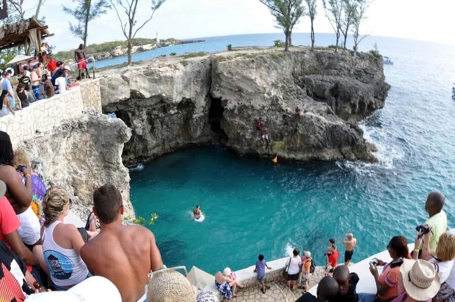 From Montego Bay: Negril Day Trip and Rick's Café Sunset - Who should book this Negril and Ricks Café sunset day trip