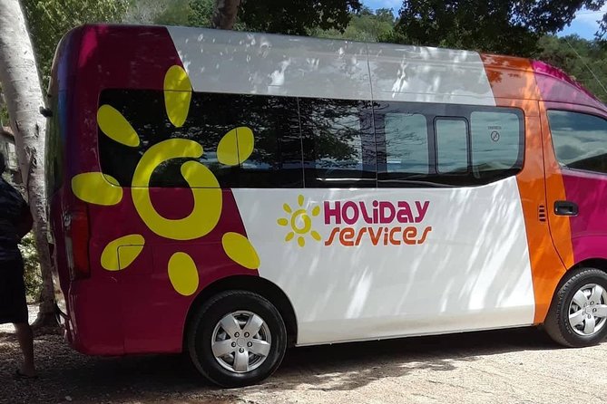 Group Private Kingston Airport Transfers (4 - 9 Persons) - The Air-Conditioned Ride: Comfort, Route Sense, and Real Timing