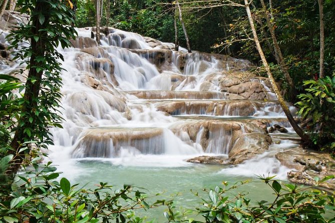 Jamaica Combo Tour: Dunn's River Falls and Bob Marley’s Nine Mile - Driving realities: bumpy roads, long day math, and the value of a good driver