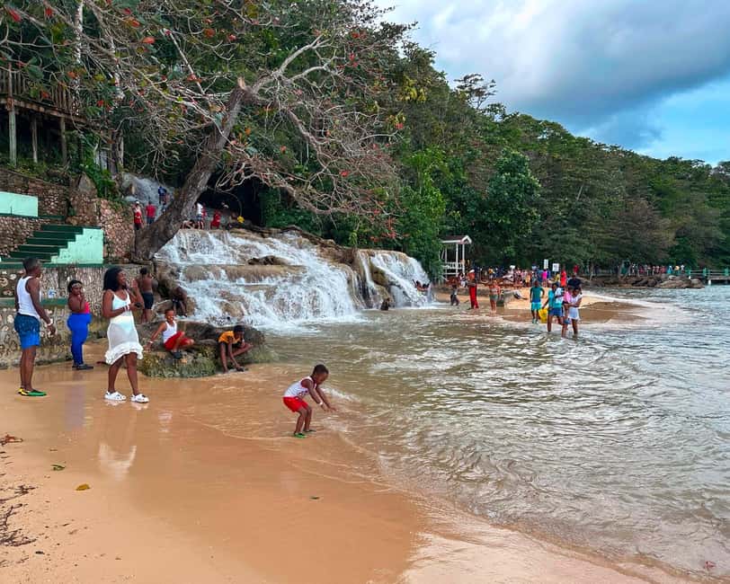 Jamaica Dunn's River Falls guided tour from Ocho Rios hotels - Ticket line speed, restrooms, and the souvenir moment you should plan for