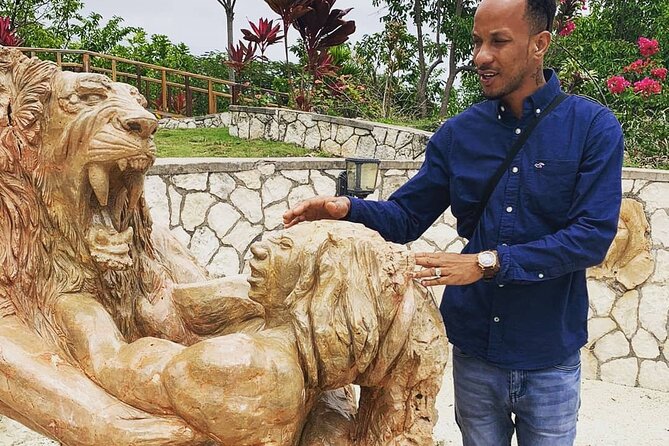 Jamaica Giants sculpture park, art galleries - A sculpture park built on a 4,000-acre preserve