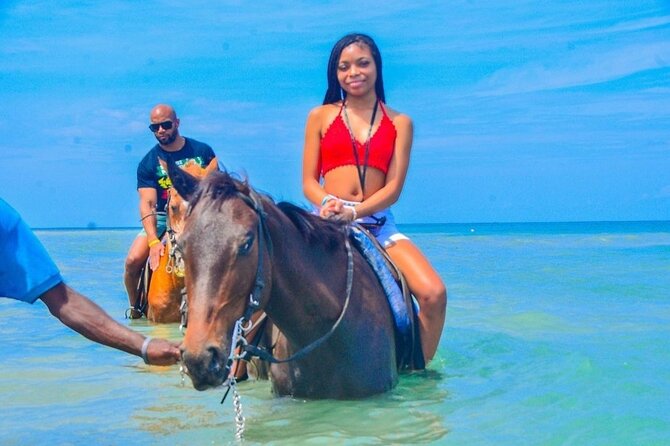 Kennedy's Horseback riding, Blue Hole and Secret Falls from Montego Bay - Ocho Rios craft market: what you can do in 30 minutes