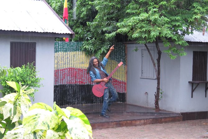 Kingston City Tour (starting in Kingston) - National Heroes Park: Monuments, Prime Ministers, and Guard Change Timing