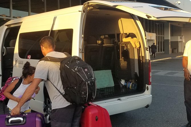Kingston Round Trip Airport Transfers to Ocho Rios - Hotel Door-to-Door in Runaway Bay, St Mary, and Ocho Rios