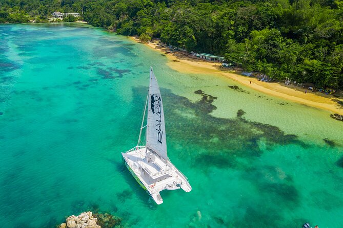 Lovers Rock Catamaran Cruise From Ocho Rios - Open bar and snacks: how the food and drinks really fit