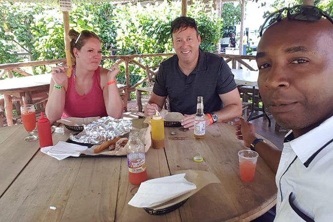 Lunch at Scotchies Jerk Centre From Ocho Rios - How to handle the lunch reality: what’s included vs what you pay